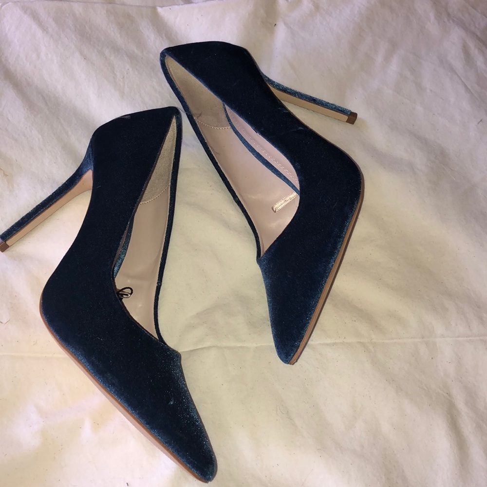 SHOES/BOOTS▫️ Zara Velvet Heels